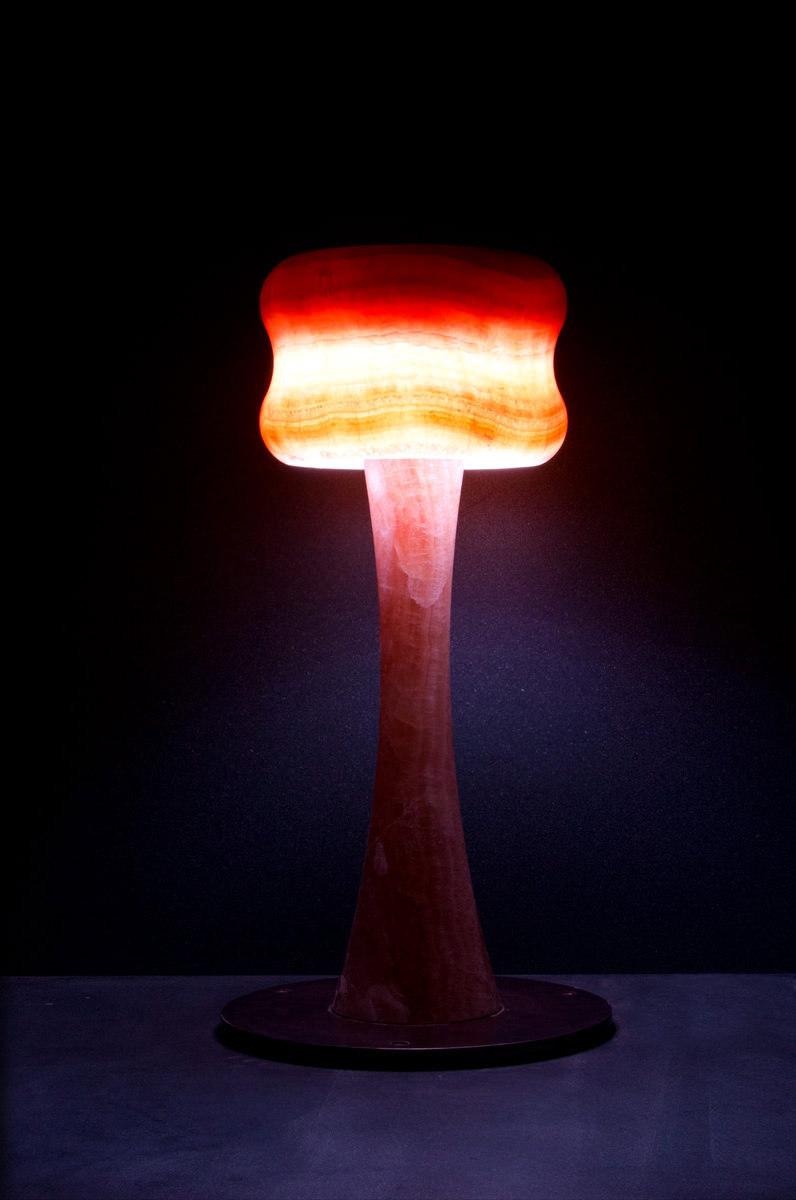 Lamp of onyx stone